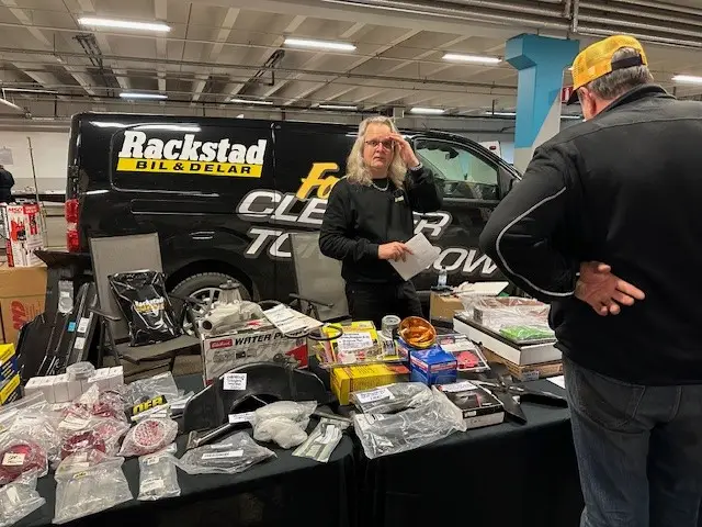 Veteranmarknaden i Töcksfors – en bubblande mötesplats för bilfolk och fyndjägare